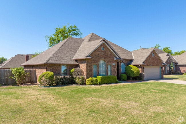 Large yards with Ranch-Style Homes in Lakeridge Run