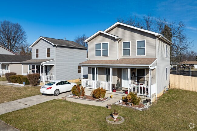 Deshler Park features a variety of older homes, including a mix of national folk styles.