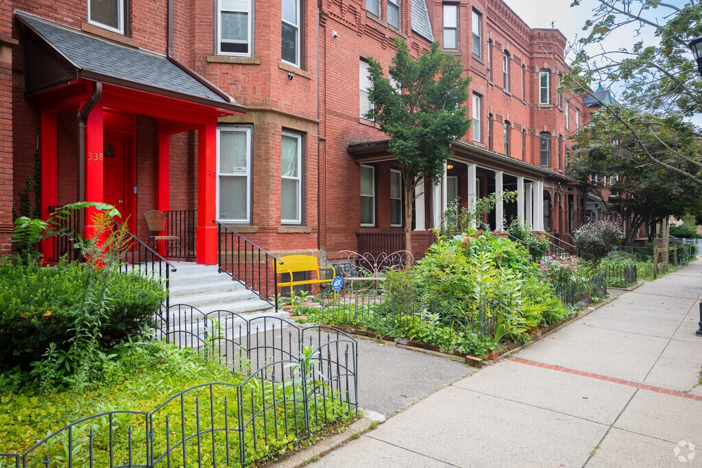 84 West St, Holyoke, MA 01040 MLS 73232644