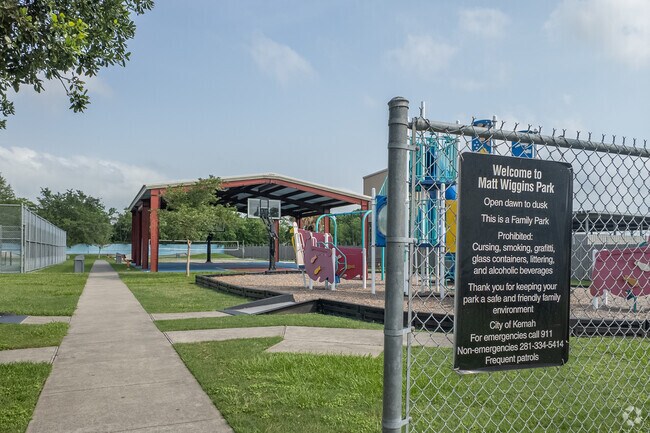 Wiggins Park in The Kemah Neighborhood offers a multitude of Amenities for all Ages.