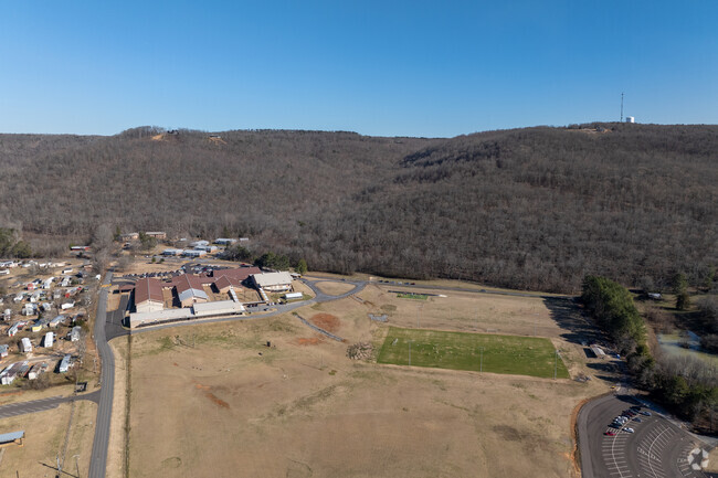 Ft Payne Middle school serves students from the 6th to 8th grades in Ft Payne Alabama.