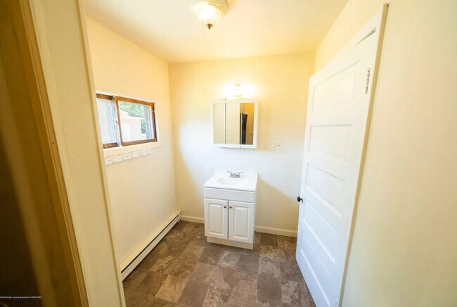 507 N Sycamore St unit 1st Floor, Lansing, MI 48933 - photo 7