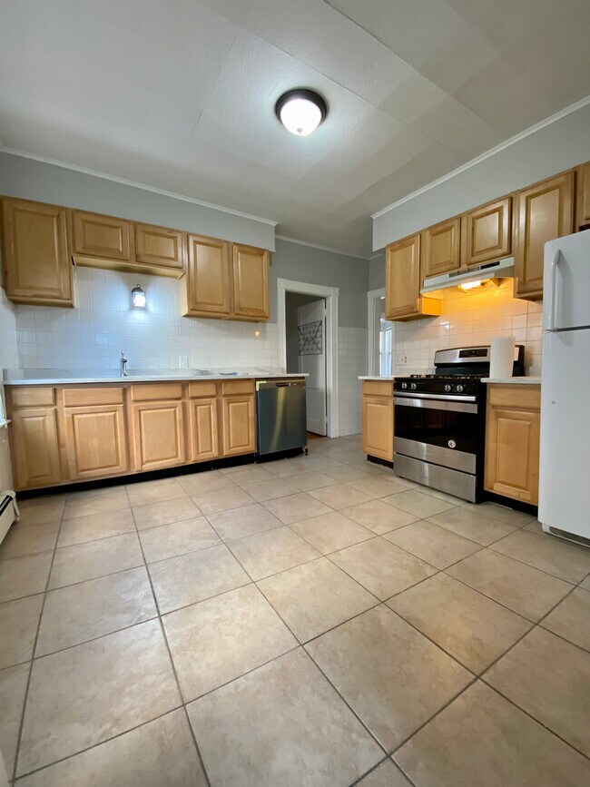 14 Belknap St, Somerville, MA 02144