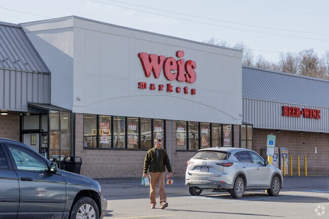 Residents of Scott Township, PA can get their groceries at Weis Markets.