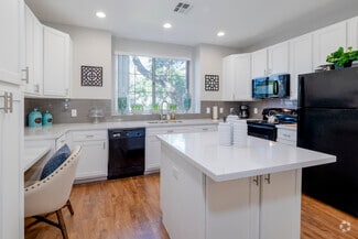 886 N Cofco Center Ct, Phoenix, AZ 85008