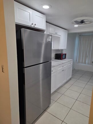 1 Abbey Ln Unit 204, Delray Beach, FL 33446