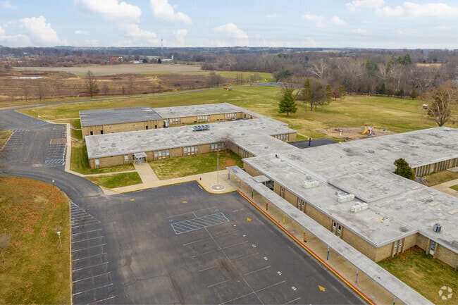 Bradie M. Shrum Lower Elementary School has a student-teacher ratio of 14:1.