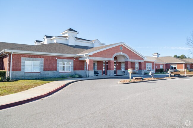 Elberta Elementary school ranks, highly in student and teacher satisfaction and is growing.