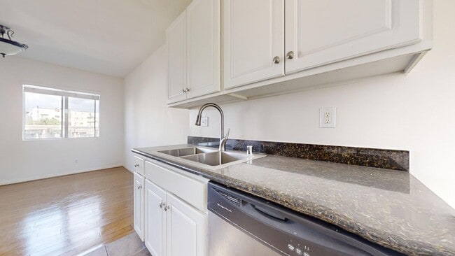 20235 Cohasset St unit 9, Winnetka, CA 91306 - photo 5