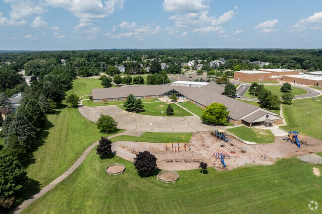 Moorsbridge Elementary School has a student population of 608.