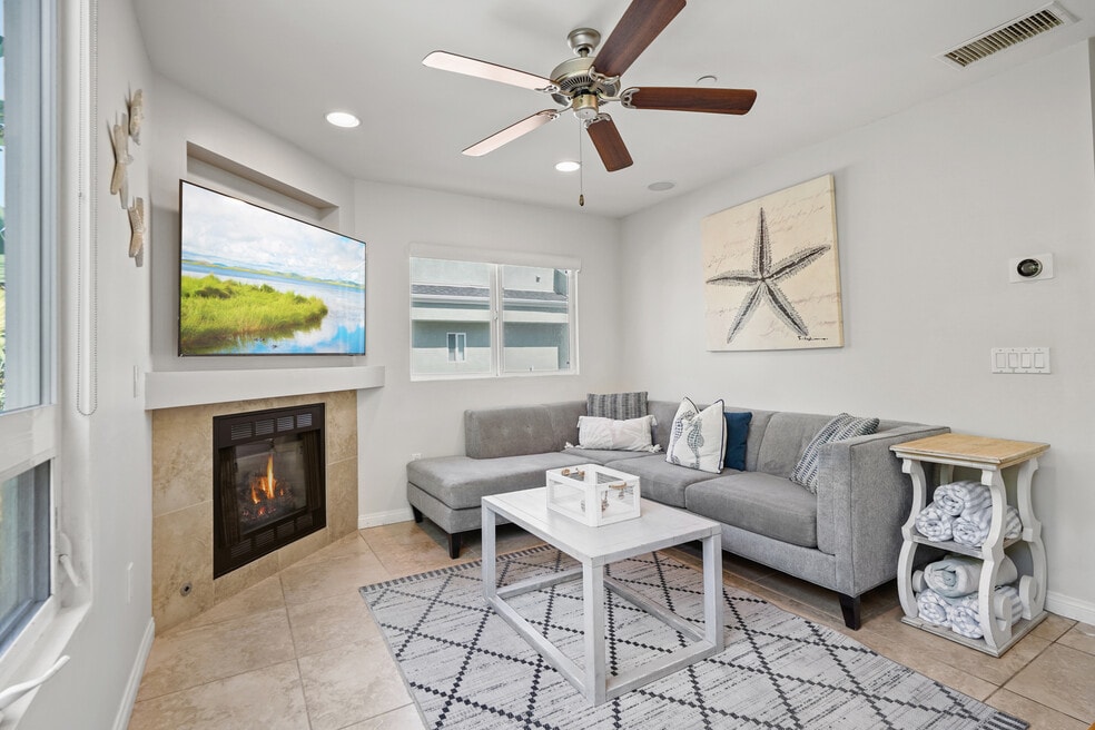 819 Ostend Ct, San Diego, CA 92109 - photo 1