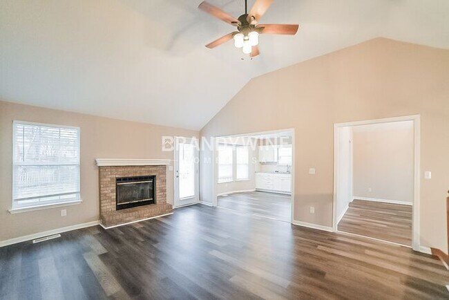 914 SW Foxtail Dr, Grain Valley, MO 64029 - photo 5