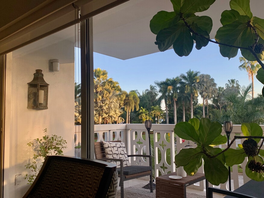 1100 N Shore Dr NE unit 204, Saint Petersburg, FL 33701 - photo 1