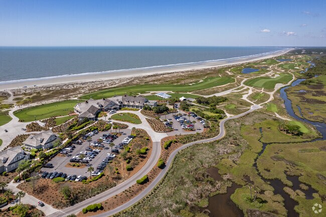Beaches, golf courses, marshes, and homes all can be found in the Kiawah Island neighborhood.