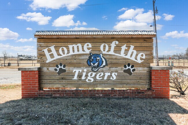 Union City Park let's all know that Union City is the home of the Tigers.