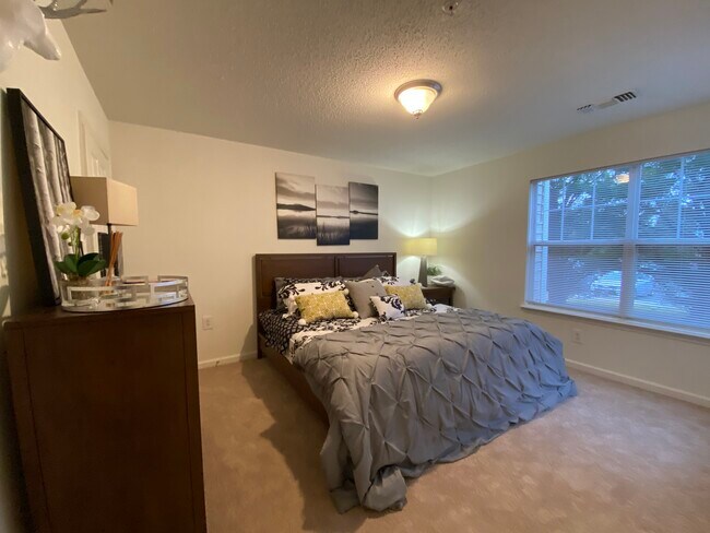 Abbey at South Riding, Chantilly, VA 20152 - photo 4