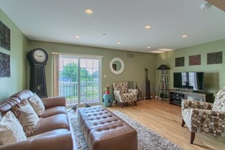 101 Hopkins St Unit 7, Reading, MA 01867