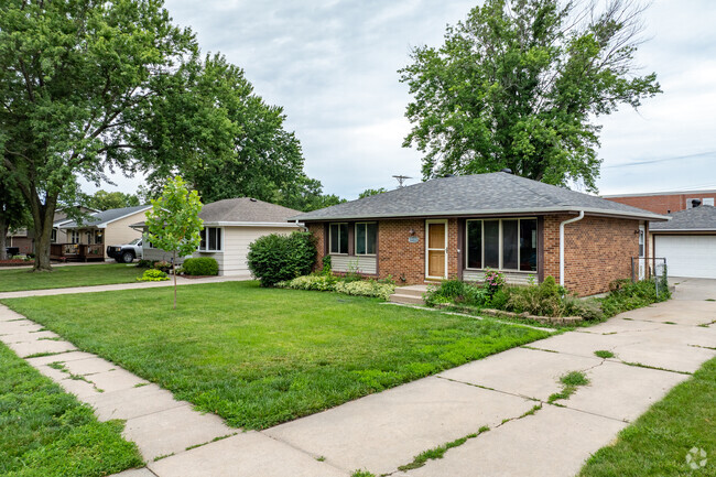 Many College View homes have a detached garage.