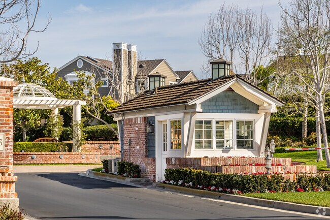 As a guard-gated enclave, Castaways ensures privacy and security for its residents, fostering a safe and serene environment for all residents.