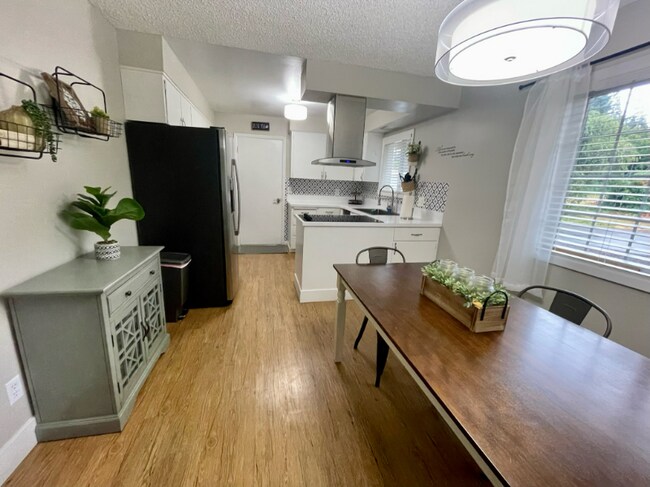 9515 SW Edgewood St, Portland, OR 97223 - photo 4