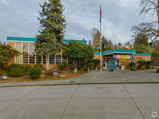 Sand Point Elementary School accommodates pre-K through fifth grade in Windermere.