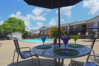 5178 Deerfield Circle Dr, Saint Louis, MO 63128