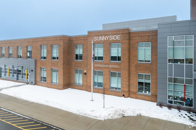Sunnyside Elementary School has 384 students in grades 3 through 5.