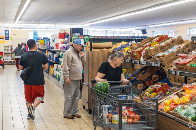 Aldi's is a discount grocer in Shingle Creek and has fresh fruits and vegetables.