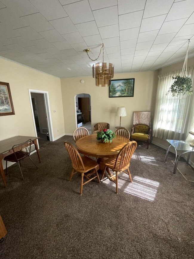 611 S 17th St, Escanaba, MI 49829
