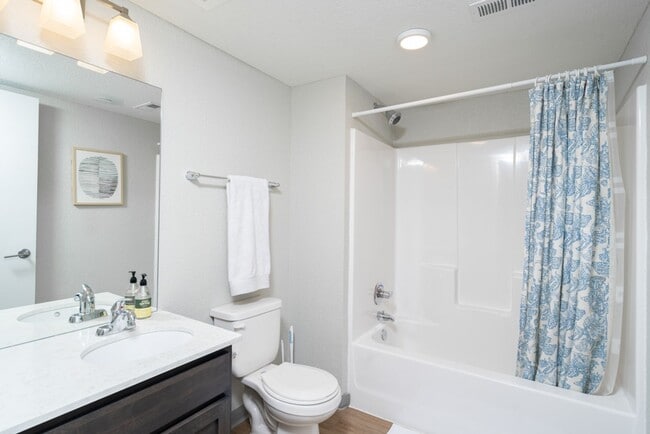 Arabella: 200 W 1st St - Cedar Falls, Cedar Falls, IA 50613 - photo 2