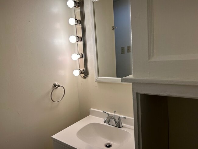 307 N 4th St unit 12, Hannibal, MO 63401 - photo 4