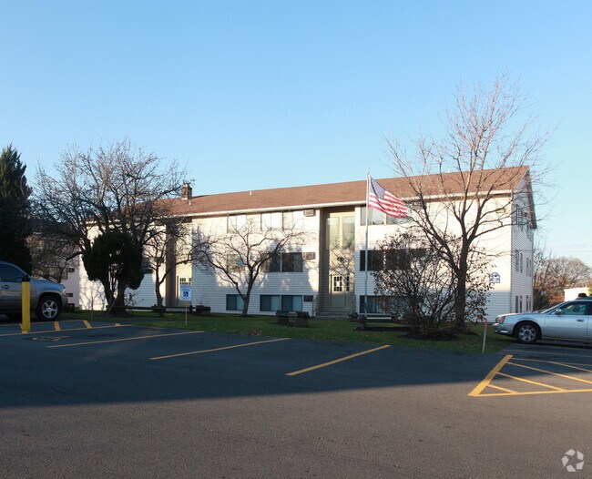 Brook Manor Apartment Homes, Syracuse, NY 13206 - photo 2