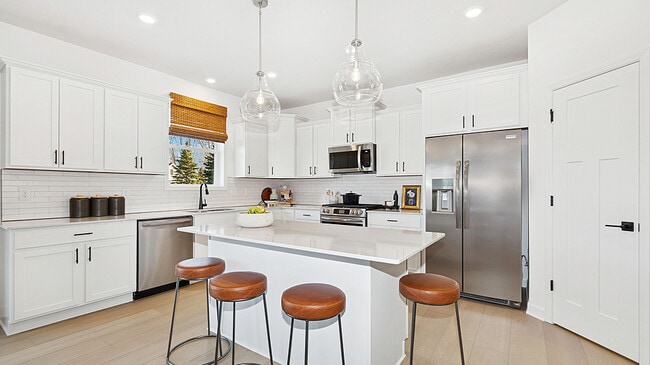 1070 Achilles Dr, Rosemount, MN 55068 - photo 2