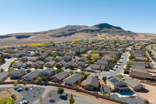 West Los Lunas sprawls a vast section of land with lots of scenic beauty.