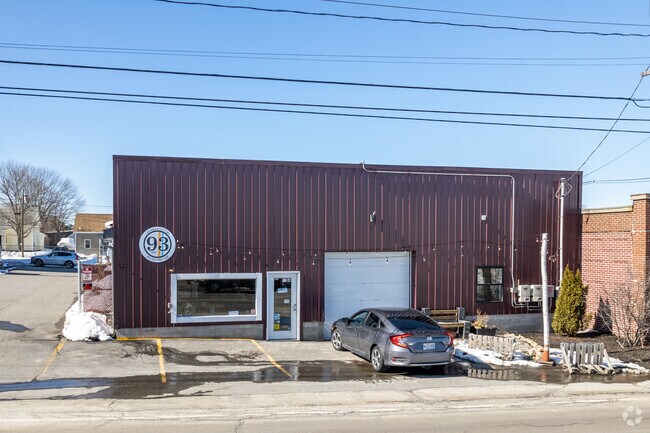 Lincoln & Main in Ligonia.