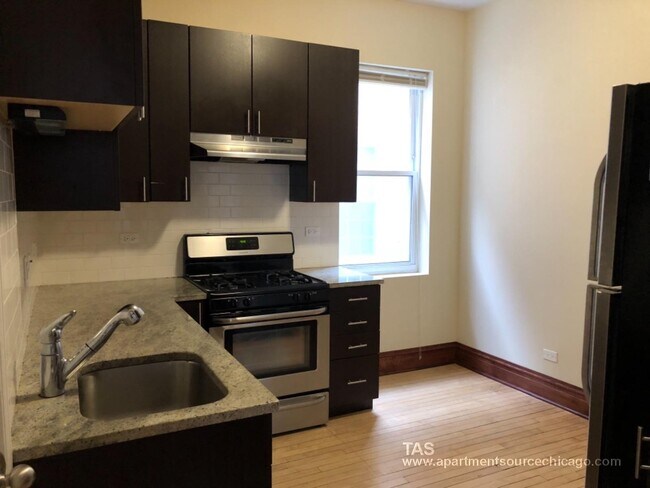 1440 W Addison St unit 2, Chicago, IL 60613 - photo 5