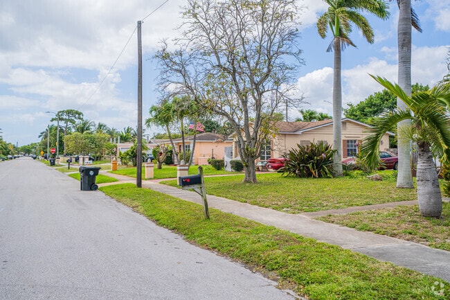 Diverse architecture adds character to the neighborhoods of Boynton Bay.