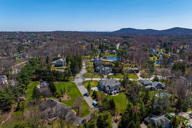 Franklin Lakes is around an hour from New York City.