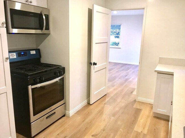 1044 14th St, Santa Monica, CA 90403 - photo 7