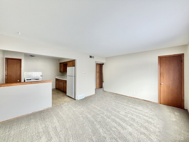 1320 N Randall Ave unit 4, Janesville, WI 53545 - photo 4