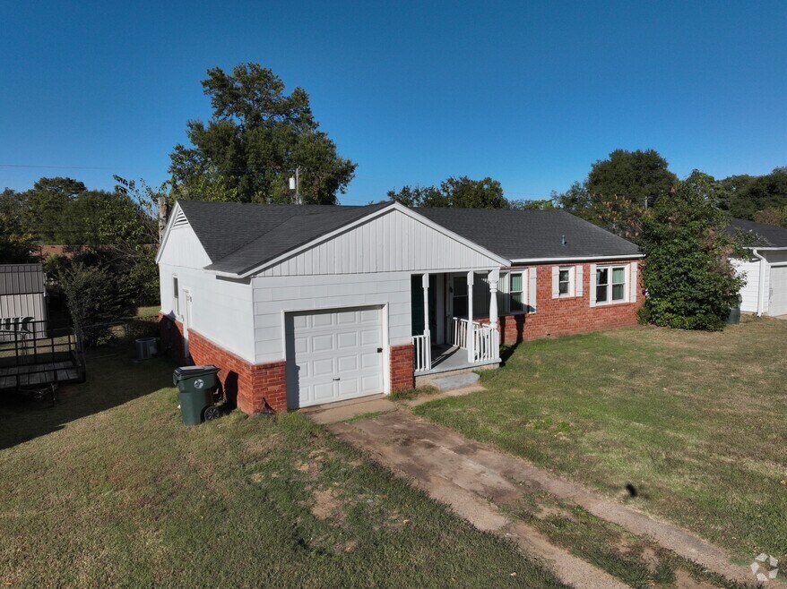 1805 E 11th St, Okmulgee, OK 74447 - photo 2