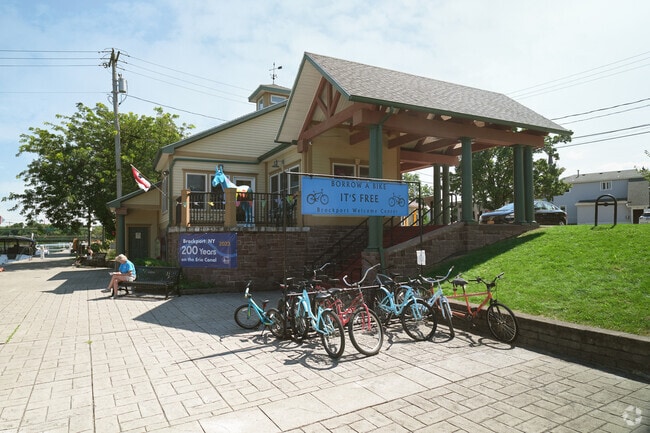 Free bike rentals in Harvester Park along the Erie Canal.