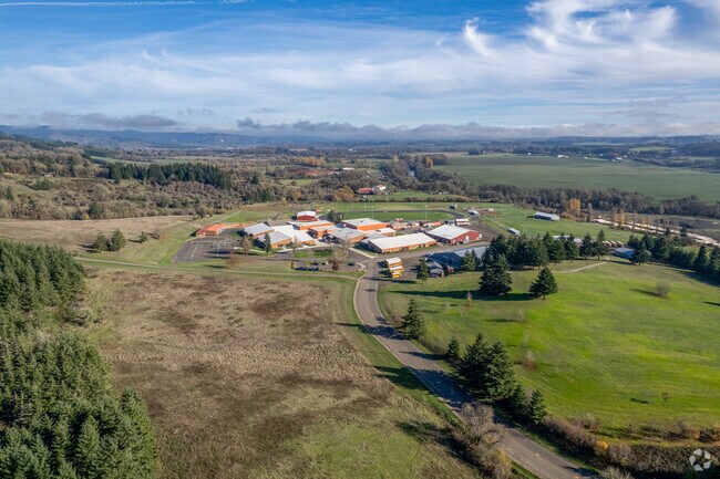 Willamina Elementary School  earns a C- overall score on Niche.