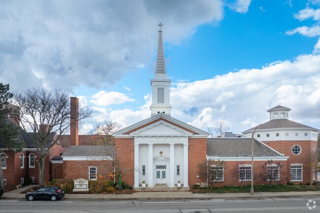 Arlington Heights residents can attend the First Presbyterian Church.
