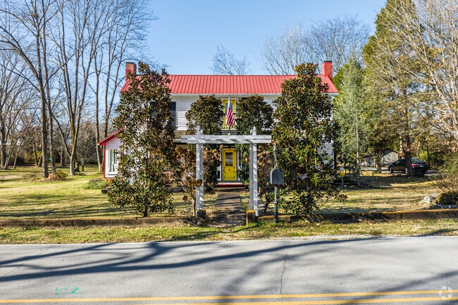 Homes in Ashland City have local character.