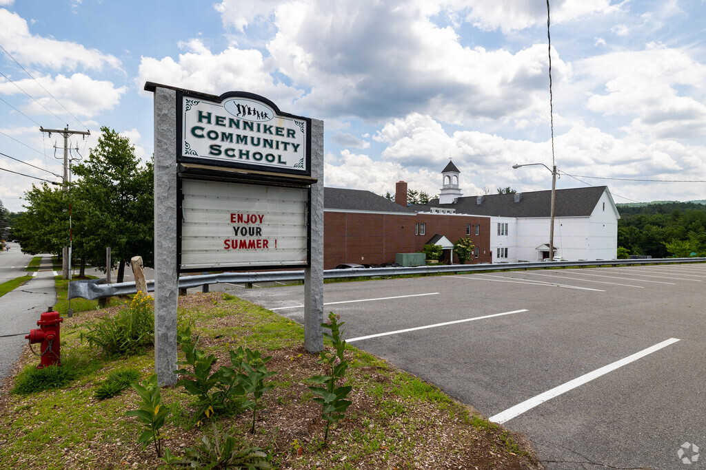 Henniker Community School in Henniker serves grades Pre-K to 8th grade.