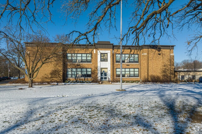 Newark Community High School has a student-teacher ratio of 9 to 1.