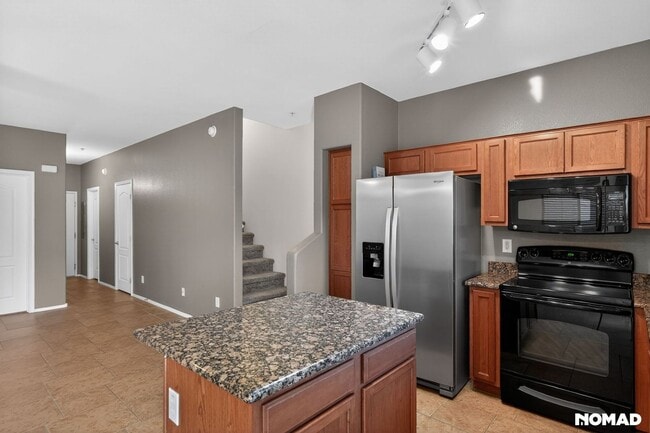 2725 E Mine Creek Rd, Phoenix, AZ 85024 - photo 4