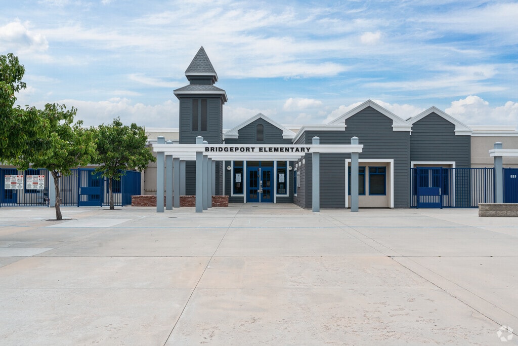 The front of the school at Bridgeport Elementary School in Valencia, CA welcomes students.