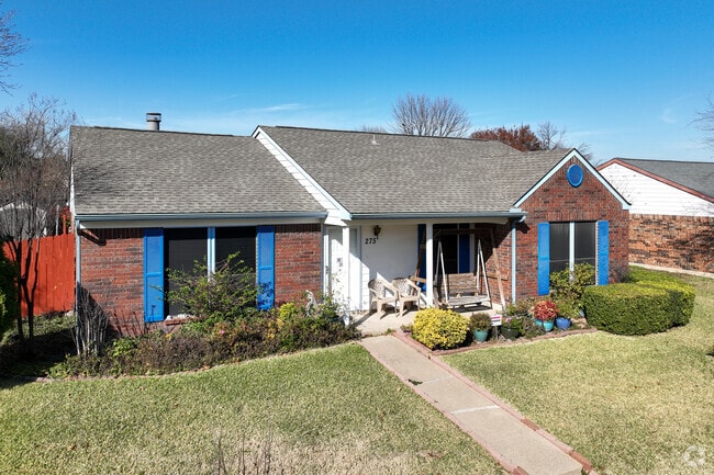 Ranch-style homes are popular in many areas of Coppell.
